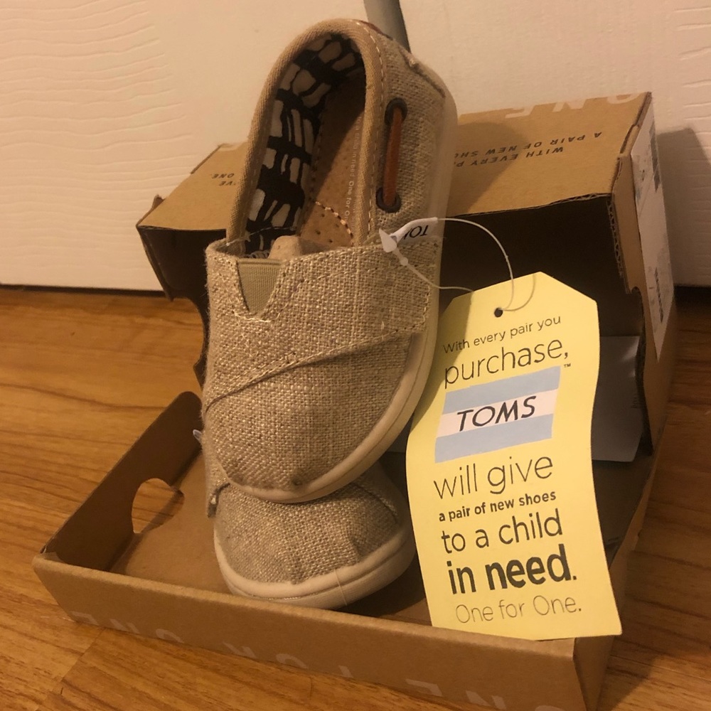 NWT toddler Toms